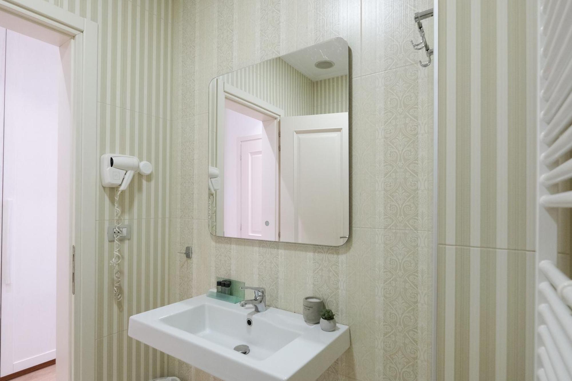 Golden City Hotel , تيرانا المظهر الخارجي الصورة